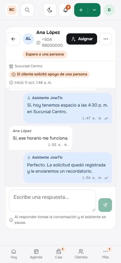 La misma conversación en el panel desde el celular